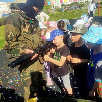 В гостях у детсадовцев — защитники Отечества