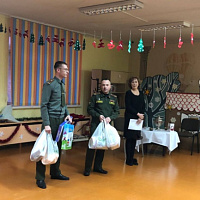 …И сияли улыбки на лицах