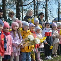 Участники творческого патриотического марафона «Цветы Великой Победы» посетили агрогородок Хотыничи