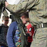 Плановые занятия по воздушно-десантной и огневой подготовке с воспитанниками военно-патриотического клуба «Зубр»
