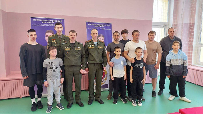 Представители военно-медицинского института в БГМУ провели профориентационную встречу