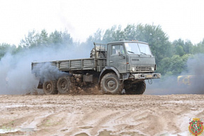 На максимально возможных скоростях