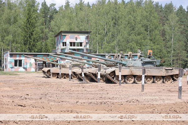 Военнослужащие 72 ОУЦ выполнили упражнение по вождению боевых машин