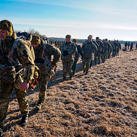 Витебские десантники совершили учебно-тренировочные прыжки с парашютом