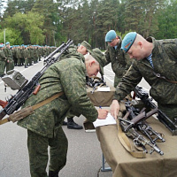 Вручили боевое оружие