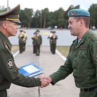 Торжественное вручение личному составу инженерных войск новой техники