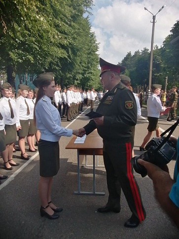 Полку прапорщиков прибыло