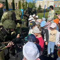 В гостях у детсадовцев — защитники Отечества