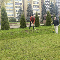 Фотофакт. Военнослужащие Департамента транспортного обеспечения принимают участие в республиканском субботнике