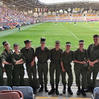 Гвардейцы на футболе