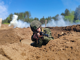 С новым пополнением продолжаются занятия по боевой подготовке