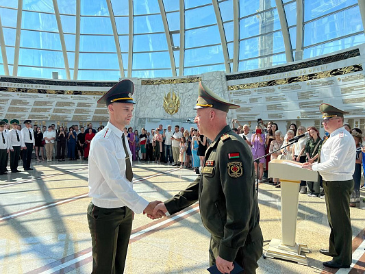 Торжественное вручение дипломов выпускникам военно-медицинского института в БГМУ