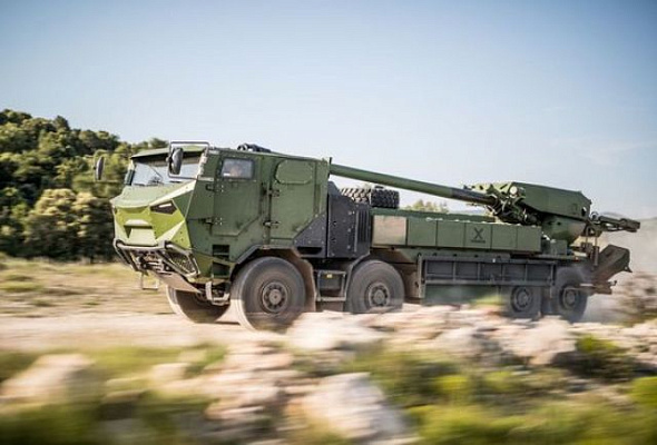 Париж поставит Литве 18 гаубиц CAESAR