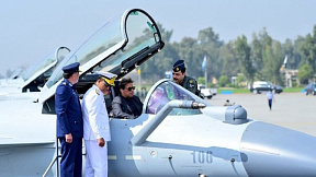 ВВС Пакистана получили китайские истребители J-10CE