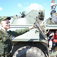 Летом – в гости к гвардейцам