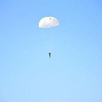 Военнослужащие 38 одшбр совершили прыжки с парашютом