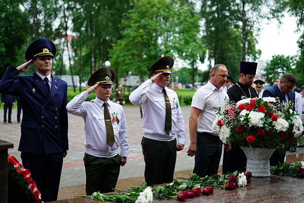 Военнослужащие 36-й дорожно-мостовой бригады приняли участие в акции «Народное возложение»