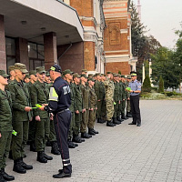На военно-транспортном факультете в БелГУТ прошла акция «Подари фликер сослуживцу»
