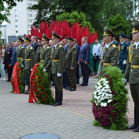 Головы в скорби склонив