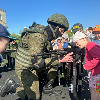 В гостях у детсадовцев — защитники Отечества