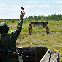 Занятия по огневой подготовке с военнослужащими из числа нового пополнения