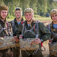 Военнослужащие 38 одшбр выполнили учебно-тренировочные прыжки с парашютом  