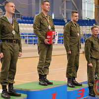 И в спорте служат примером