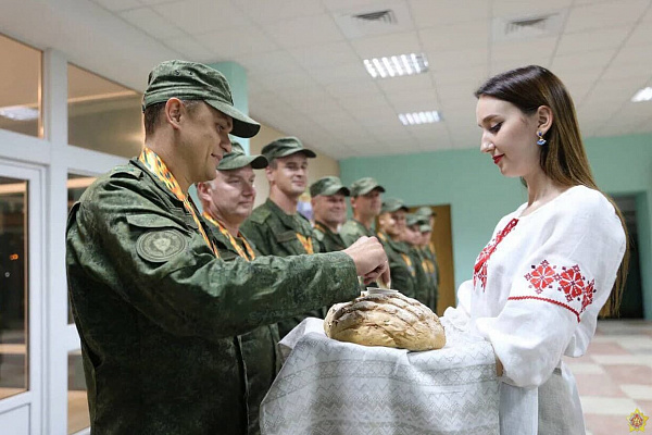 Из Катара с победой: белорусская команда-участница конкурса АРМИ2021 «Дорожный патруль» вернулась в Беларусь.
