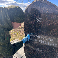 В разных уголках Беларуси военнослужащие приводят в порядок территории