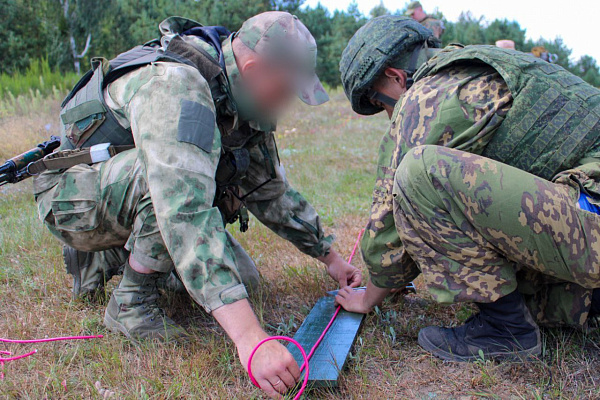 Изучение подрывного дела гвардейцами 11 омбр