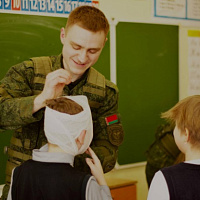 Курсанты Военной академии провели со школьниками занятие по гражданской обороне