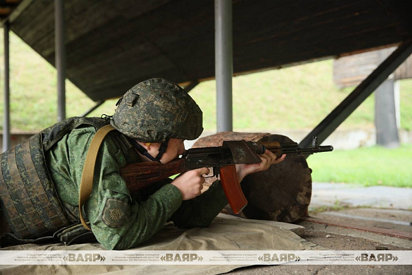 Занятия с курсантами Военной академии по огневой подготовке
