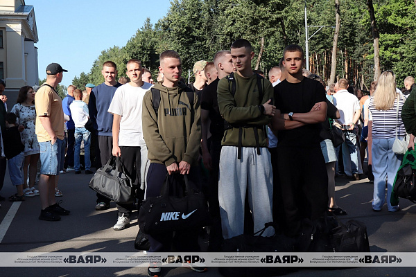 Для первокурсников Военной академии Беларуси с понедельника начнётся курс начальной военной подготовки