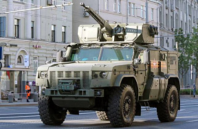Первая партия бронеавтомобилей сопровождения «Напарник» поступит в войска РФ в 2021 году