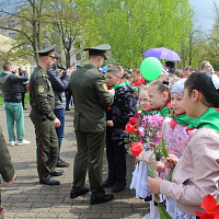 Военнослужащие 60-го отдельного полка связи приняли участие в торжественном приеме в пионеры