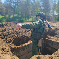 С новым пополнением продолжаются занятия по боевой подготовке