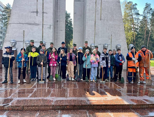 Военнослужащие 120 омбр принимают участие в республиканском субботнике 