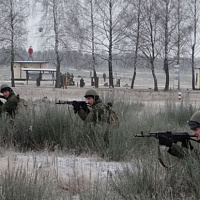 Учатся гвардейцы