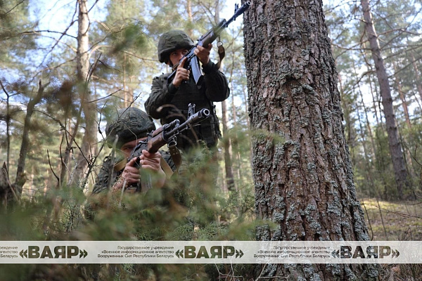 Военнослужащие продолжают выполнять задачи в ходе комплексного учения с войсками Западного оперативного командования