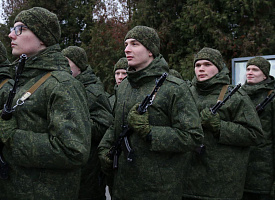 Военнослужащие нового пополнения готовятся к принятию Военной присяги