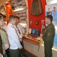 Товарищи офицеры!