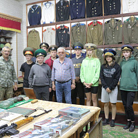 Слонимские гвардейцы принимают юных гостей