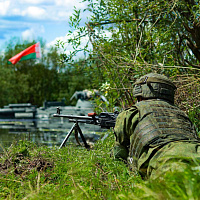 Мотострелки выполнили упражнение по преодолению водной преграды.