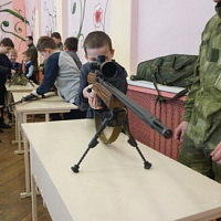 Школьники в гостях у гвардейцев