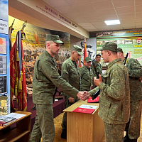 Военнообязанные, призванные на сборы в 120 омбр, приняли присягу