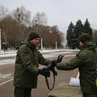 Оружие — защитникам Отечества