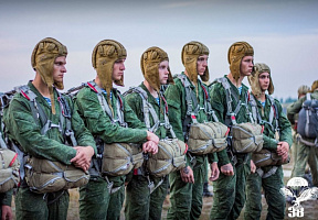 Военнослужащие 38 одшбр провели учебно-тренировочные прыжки с парашютом