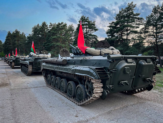 Гвардейцы совершили марш