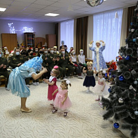 Праздник к нам приходит