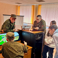 Гвардейцы 120 омбр провели экскурсию для юношей и девушек воспитательно-оздоровительного лагеря «Патриот»